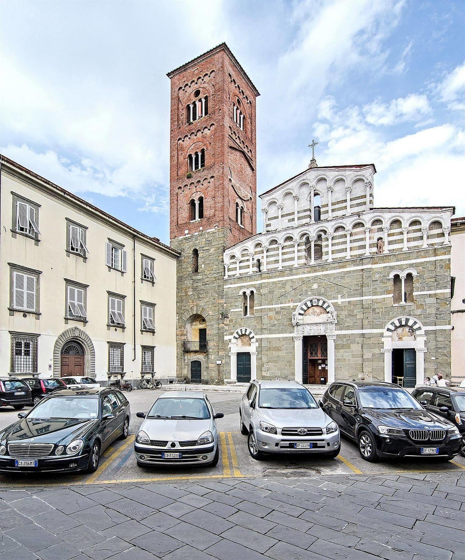 Dimora Dei Guelfi Luxury Rooms Lucca Exteriör bild