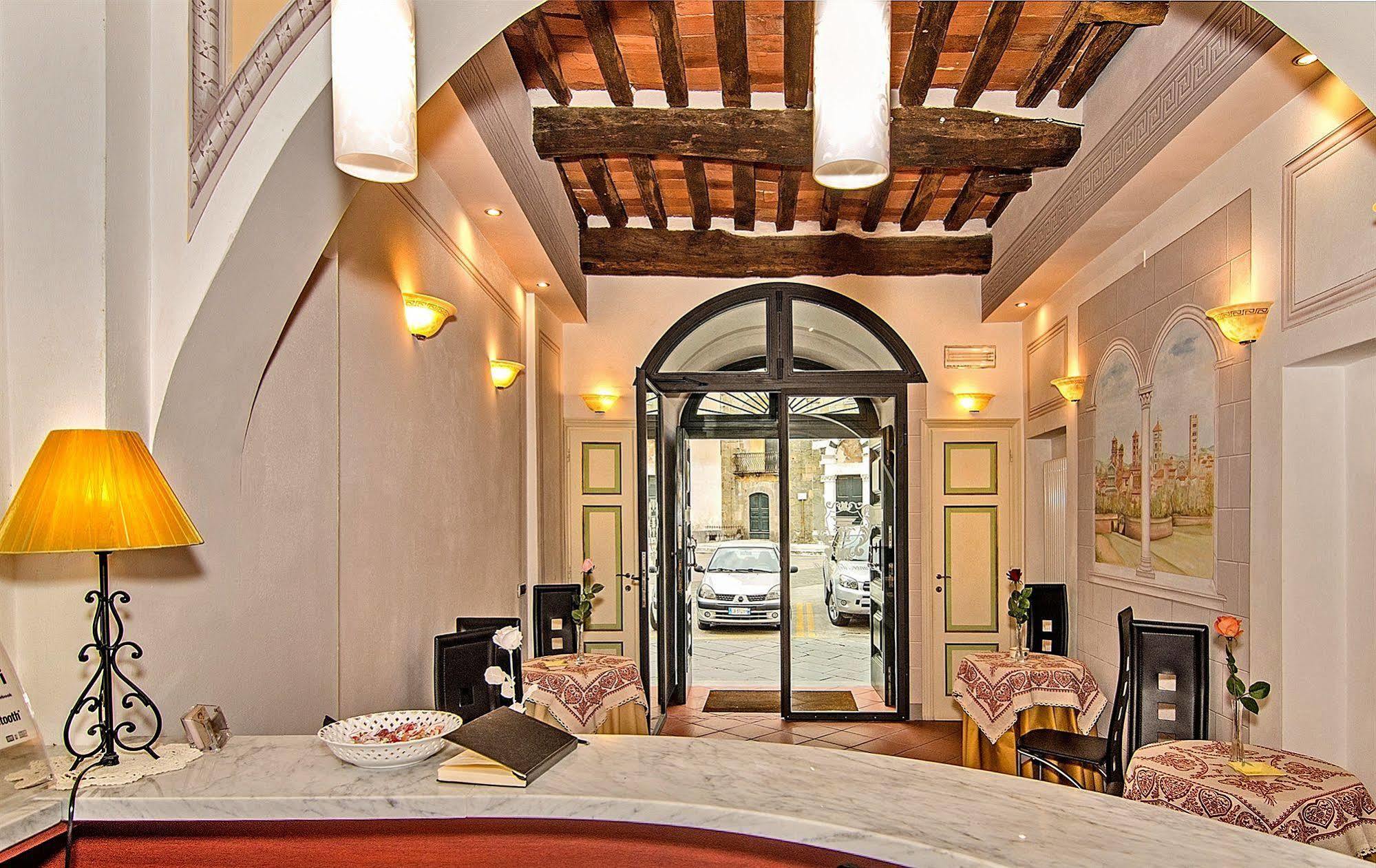 Dimora Dei Guelfi Luxury Rooms Lucca Exteriör bild