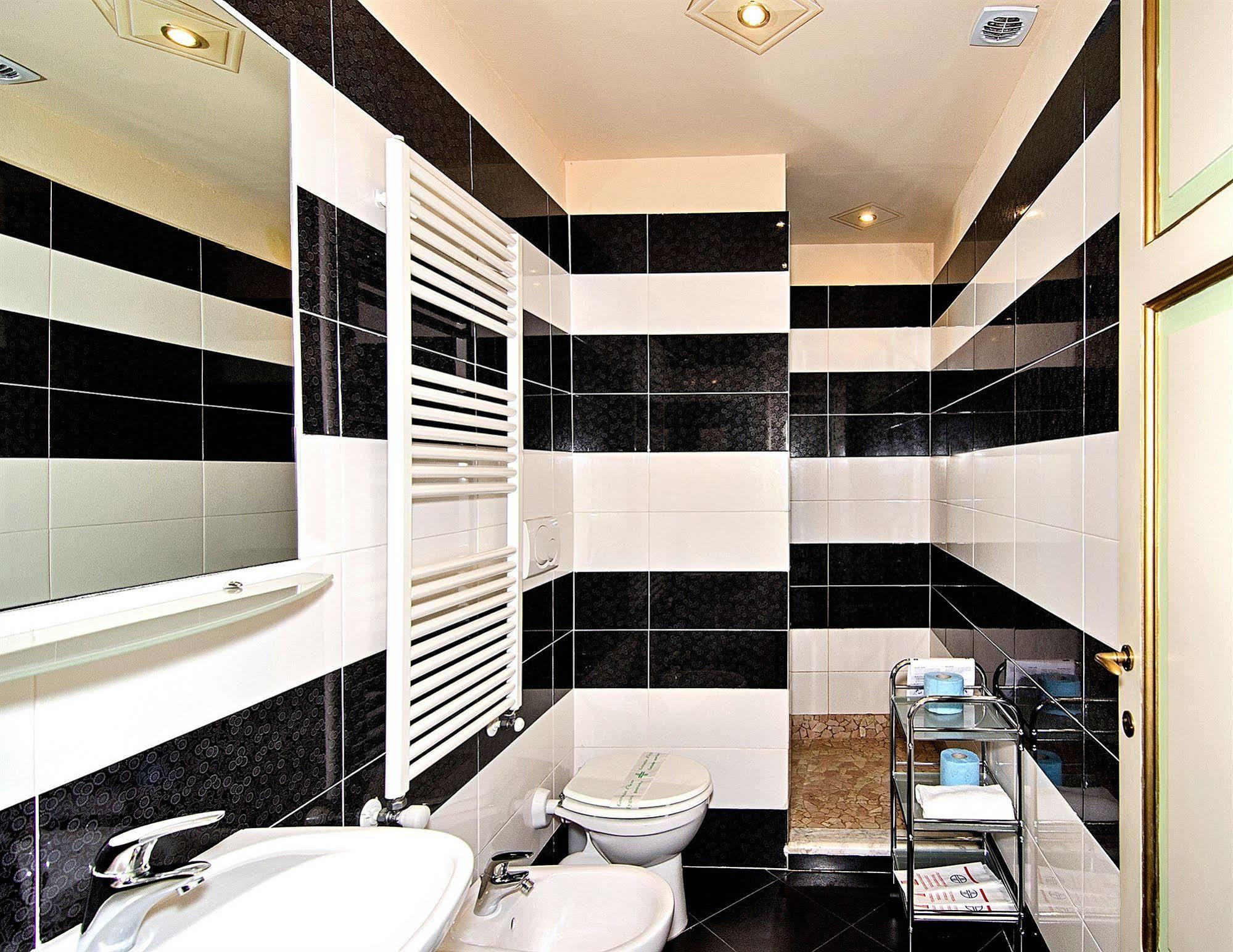 Dimora Dei Guelfi Luxury Rooms Lucca Exteriör bild