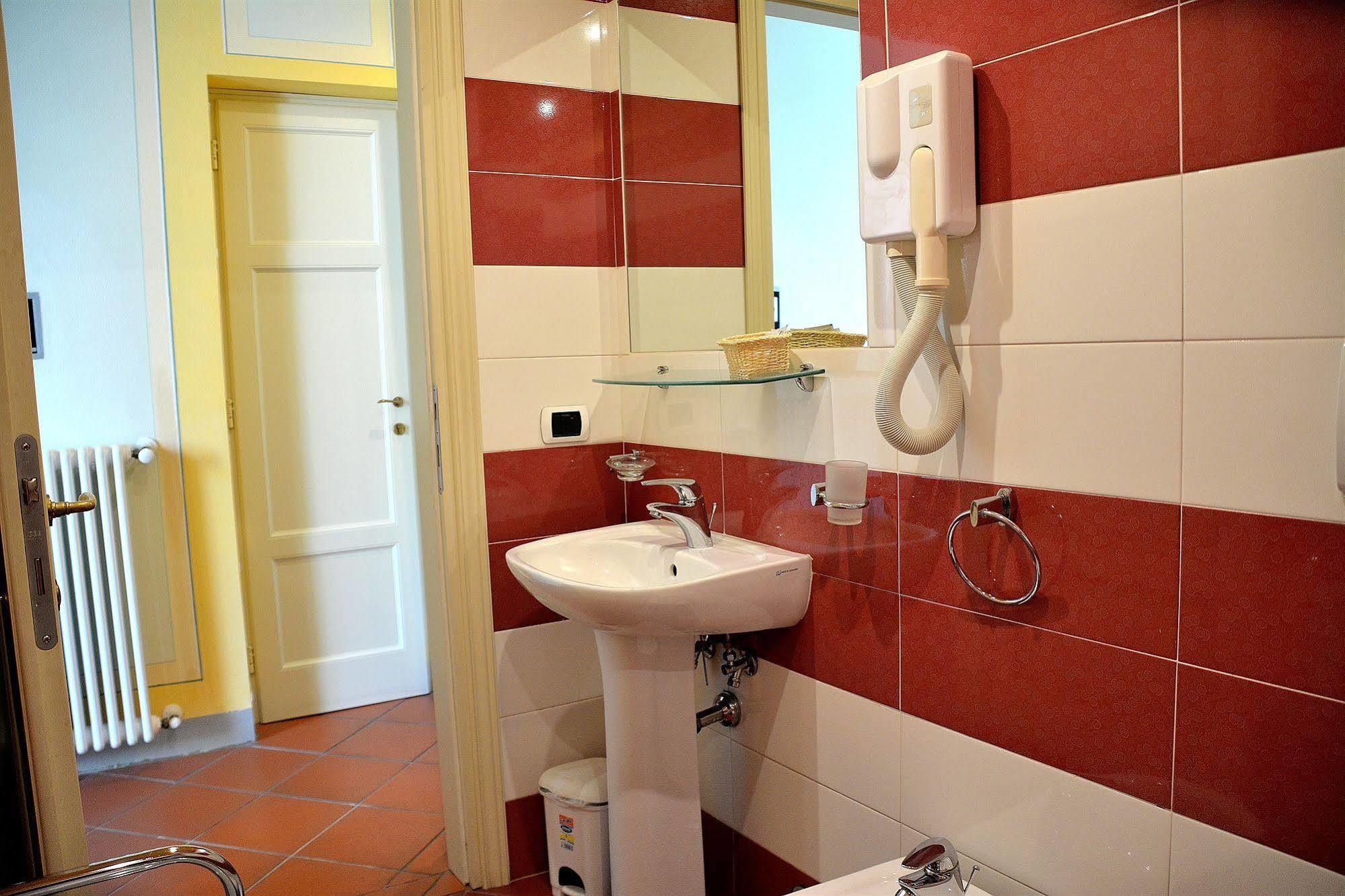 Dimora Dei Guelfi Luxury Rooms Lucca Exteriör bild
