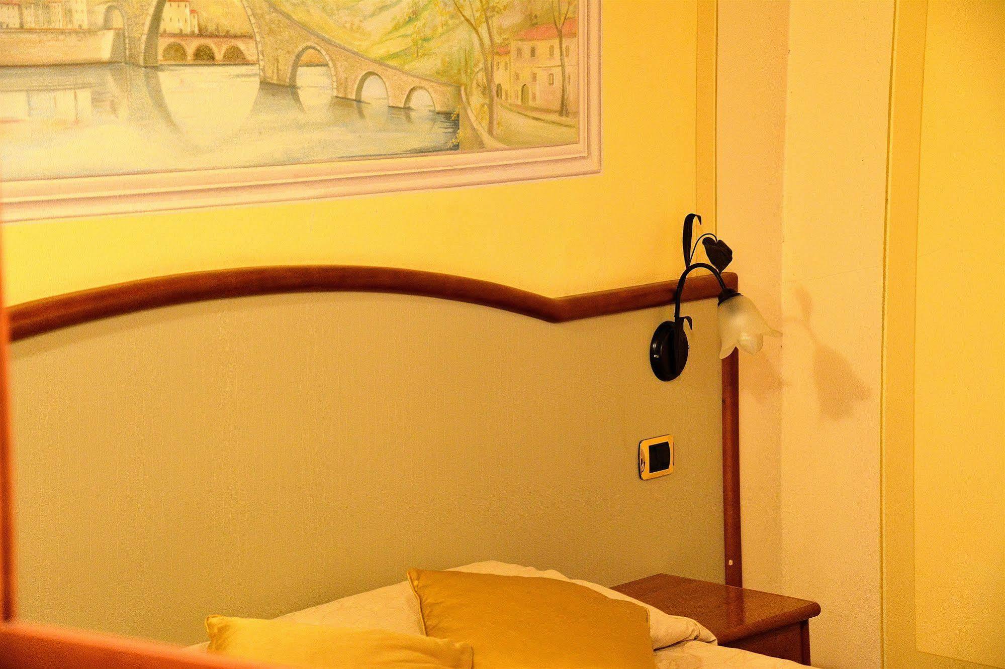 Dimora Dei Guelfi Luxury Rooms Lucca Exteriör bild