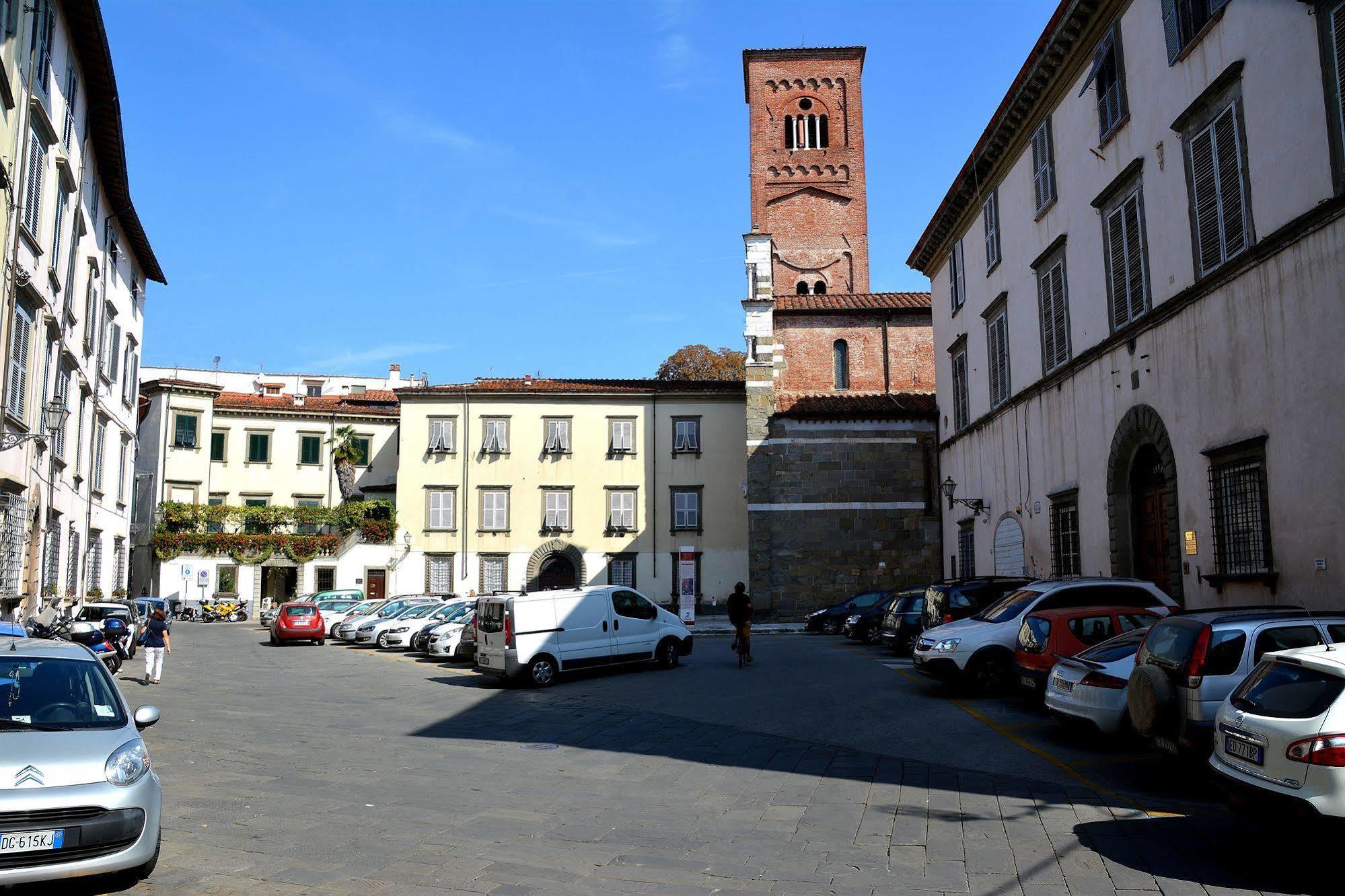 Dimora Dei Guelfi Luxury Rooms Lucca Exteriör bild