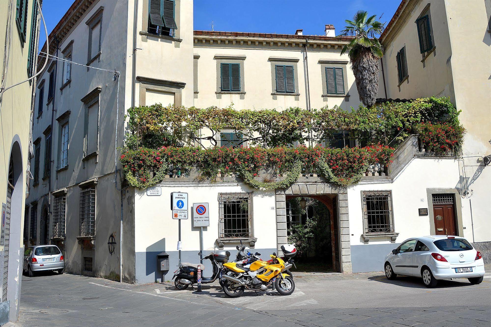 Dimora Dei Guelfi Luxury Rooms Lucca Exteriör bild